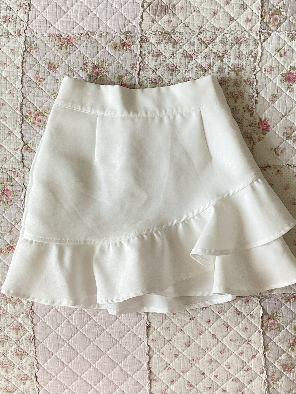 White Ruffle Hem Mini Skirt With Side Zipper